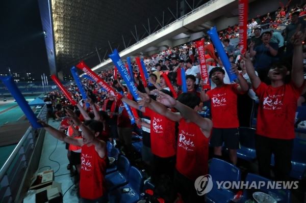 광주서도 울려 퍼진 "대∼한민국!"(광주=연합뉴스) 정회성 기자 = 2018 러시아 월드컵 대한민국과 스웨덴의 예선 경기가 열린 18일 오후 광주월드컵경기장에서 시민응원전이 펼쳐지고 있다. 2018.6.18hs@yna.co.kr