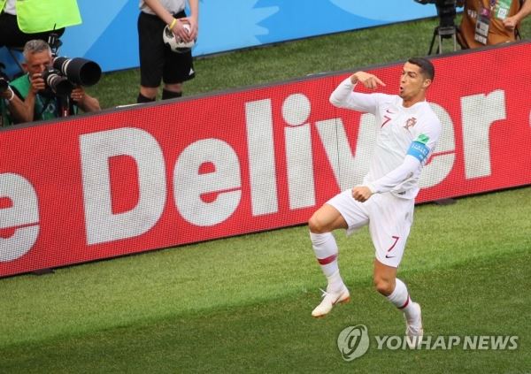 호날두, 모로코전 첫 골 환호