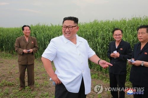 김정은 국무위원장 평북 신도군 현지 지도(평양 조선중앙통신=연합뉴스) 북한 김정은 국무위원장이 중국과 인접한 도서 지역인 평안북도 신도군을 현지 지도했다고 조선중앙통신이 30일 보도했다. 신도군 현지지도는 김정은 위원장이 사상 첫 북미정상회담(6.12)과 세 번째 중국 방문(6.19∼20) 이후 첫 국내 활동이다. 2018.6.30 [국내에서만 사용가능. 재배포 금지. For Use Only in the Republic of Korea. No Redistribution] photo@yna.co.kr