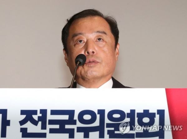 수락 연설하는 김병준 혁신비대위원장(서울=연합뉴스) 김주형 기자 = 자유한국당 김병준 혁신비대위원장이 17일 오전 국회 의원회관에서 열린 제2차 전국위원회에서 위원장 수락연설을 하고 있다. 2018.7.17kjhpress@yna.co.kr