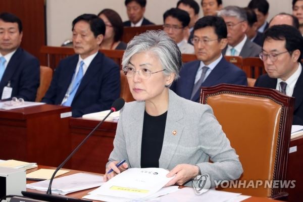 강경화 장관, 국회 외통위 참석(서울=연합뉴스) 최재구 기자 = 강경화 외교부 장관이 25일 국회에서 열린 외교통일위원회 전체회의에서 질문에 답하고 있다. 2018.7.25jjaeck9@yna.co.kr