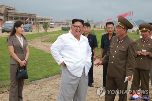 김정은, 원산갈마해안관광지구 시찰(평양 조선중앙통신=연합뉴스) 김정은 북한 국무위원장이 부인 리설주 여사와 함께 원산갈마해안관광지구 건설장을 시찰했다고 조선중앙통신이 17일 보도했다. [국내에서만 사용가능. 재배포 금지. For Use Only in the Republic of Korea. No Redistribution]photo@yna.co.kr