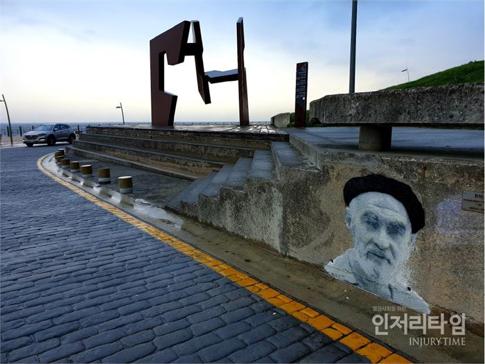 사진8:산세바스티안 해변의 조형물