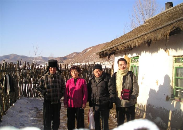 연변 고수툰에 김일량 시인 부부, 서규정, 조성래 시인 2006년