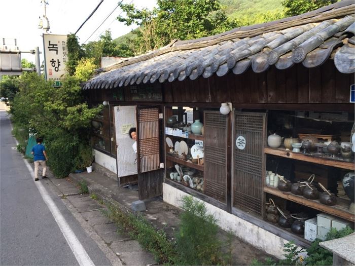 화개골에서 가장 오래 되었다는 전통찻집인 ‘녹향’ 전경.