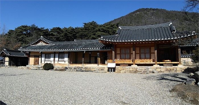 ③가일마을에 있는 권구의 병곡종택.