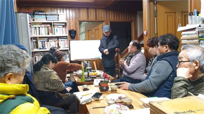 -6일 오후 6시30분부터 8시30분까지 목압서사에서추사 김정희와 초의선사의 차를 통한 교유 주제의 인문학 특강이 열리고 있다.