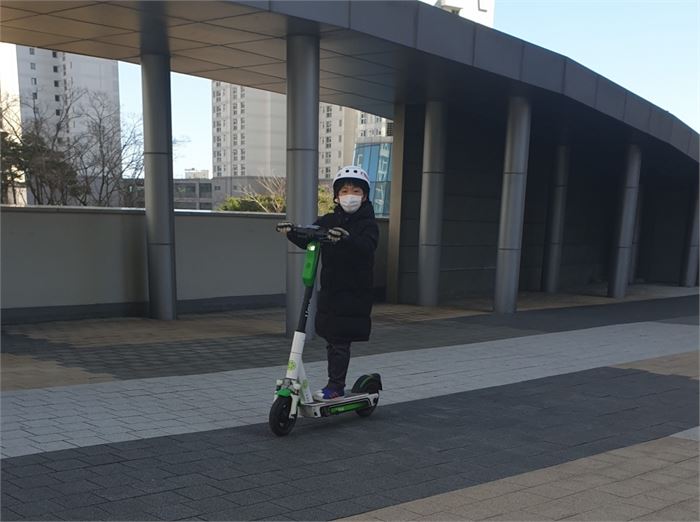 공유 모빌리티 업종의 하나인 전동 킥보드