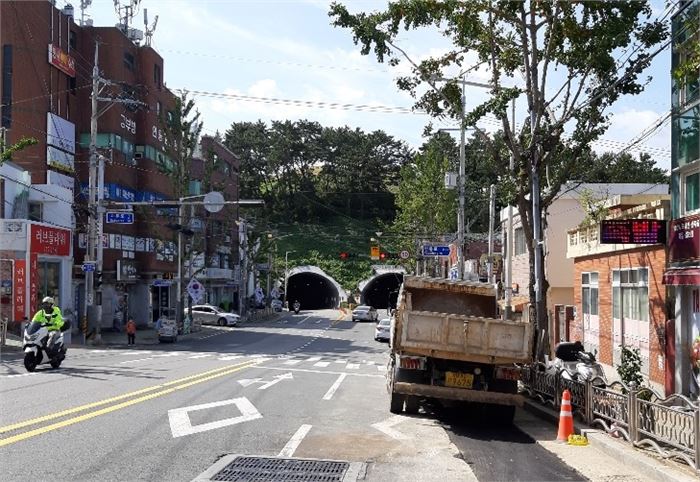 연산로토리에서 본 연산터널(그 위가 고분지대임)