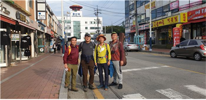 경기도 문산역 앞에서 고등학교 동창들