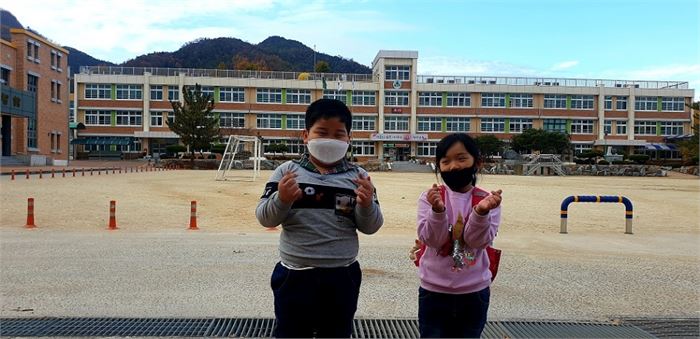 밝은 영양초등학교에서 밝은 아이들