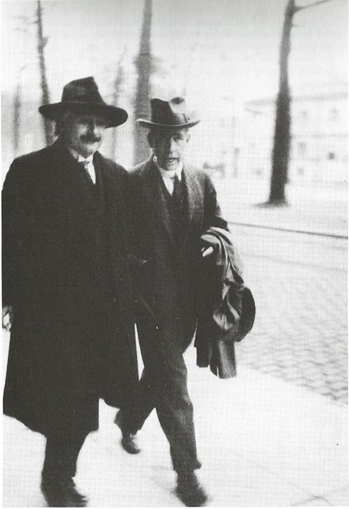 Einstein, the creator of relativity, and Bohr, the father of quantum mechanics, are taking a walk in Brussels, the capital of Belgium, where the 1930 Solbay Conference was held.