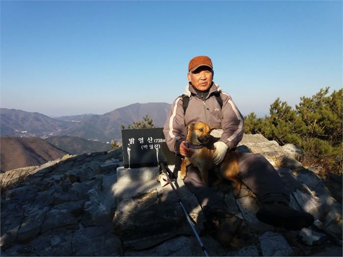  사진1. 건강하던 시절 마초와 함께 밝얼산에 올라 찍은 사진