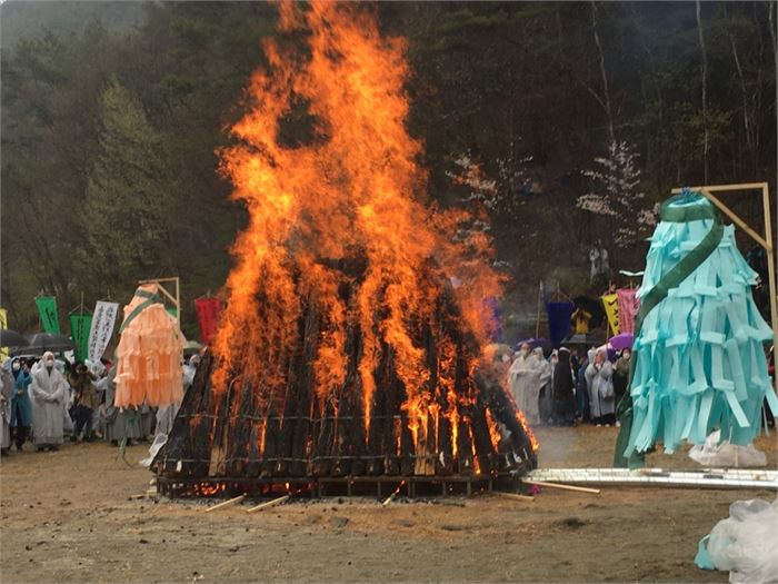 고산 스님의 법구가 다비장으로 진행되고 있는 모습. 사진=조해훈