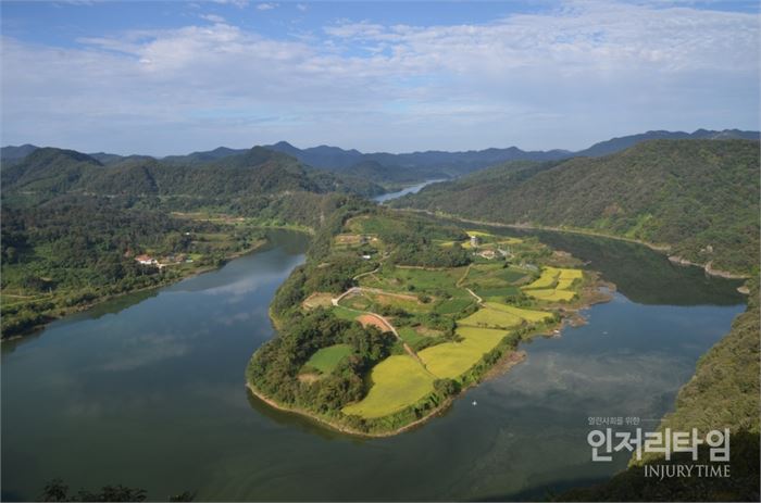 옥정호 마실길 전망대에서 바라본 물돌이길