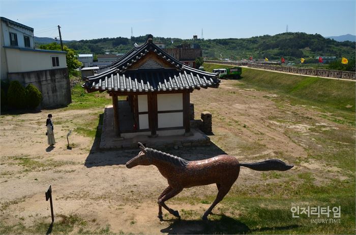 렌즈40-5. 고마정, 말이 외롭다