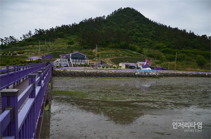 렌즈42-8. 박지도를 건너면서 뒤돌아본 반월도