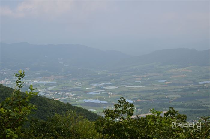 양구 펀치볼이 아스라이 보인다